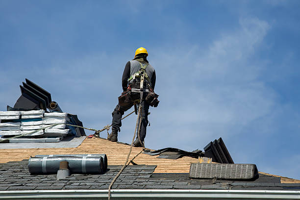 Professional Roofing technician working in Hillsboro, KS